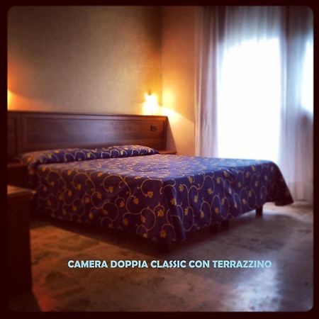 Hotel Miramare Chioggia Sottomarina Con Piscina Eksteriør bilde